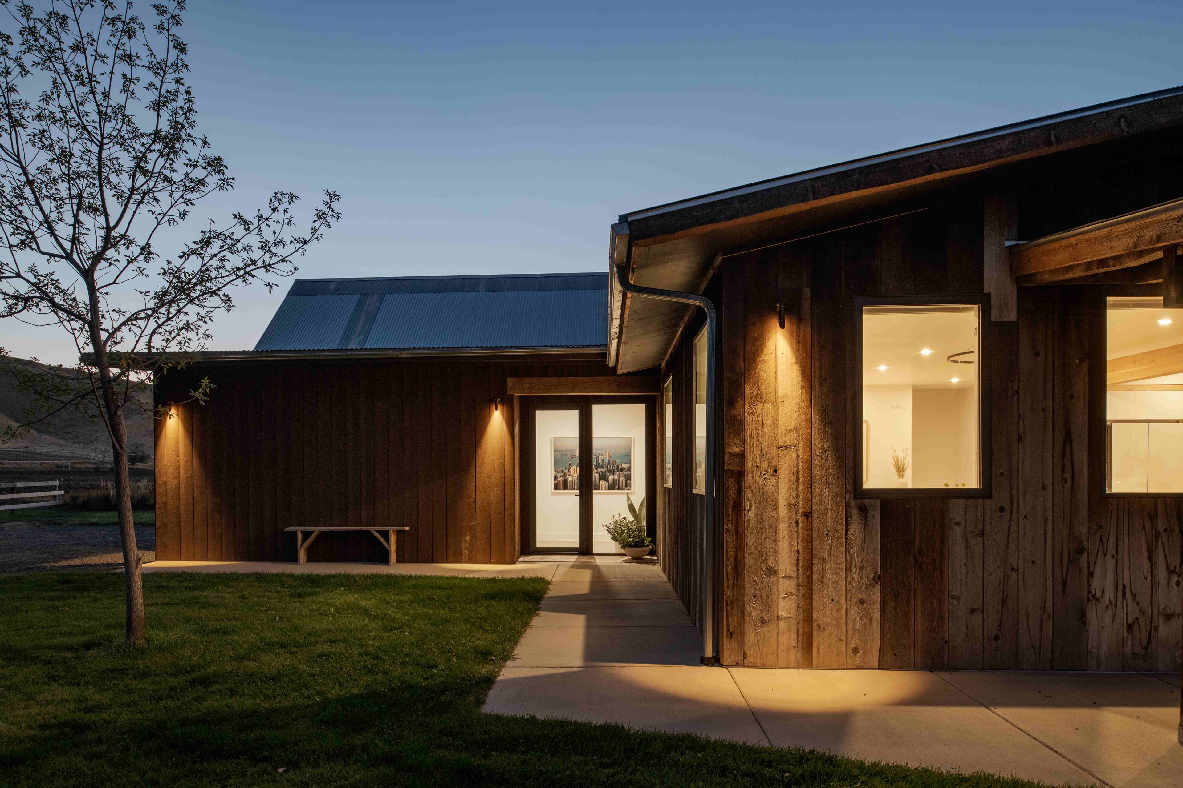Night exterior views, Double R 2.0 in Bliss, Idaho — photograph 2 of 3